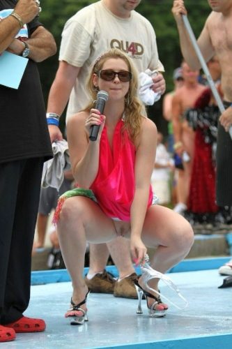 pussy-flashing-22